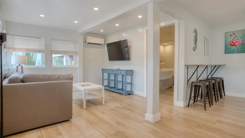 Shipwreck 152 Living